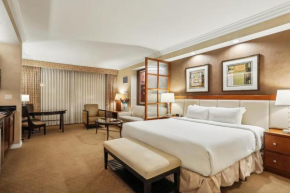 MGM Signature Deluxe Balcony Strip View Suite